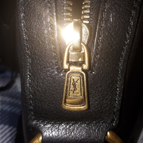 Yves Saint Laurent Muse Handbag - Picture 5 of 8